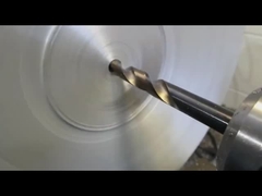 造られた鋼鉄フランジ