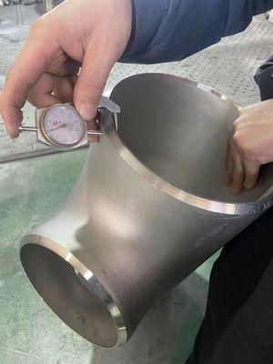 SCH40 ASTM B16.9 Pipe Fitting Carbon Steel Tee With Butt Welding